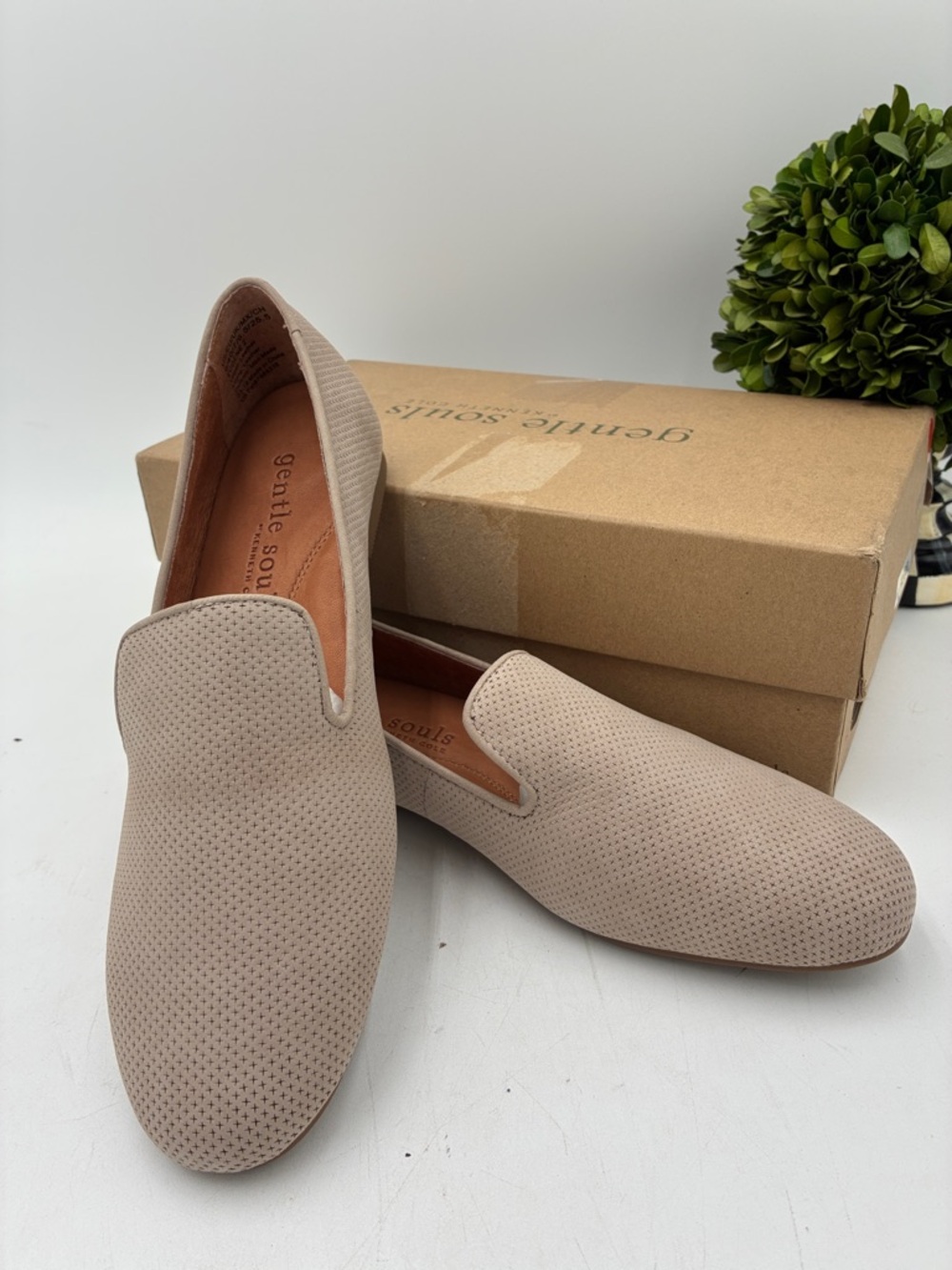 Gentle Souls by Kenneth Cole Women's Eugene 2 Perf Loafer Flat